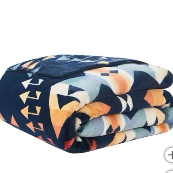 NEW Pendleton Plush Throw-Big Thunder - Picture 9 of 9